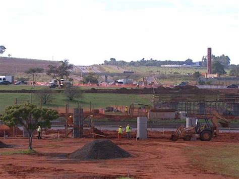 G1 Obras alteram fluxo de veículos em trevão por dez meses em