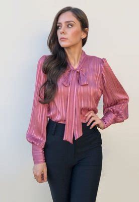 Camisa Hora de Diva Gola Laço Bufante Lurex Rose Compre Agora