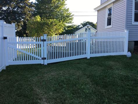 Vinyl Fence Installation The American Fence Company