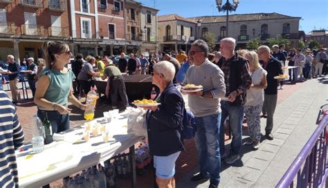 Más de 800 personas se dan cita para disfrutar de la gran Paella