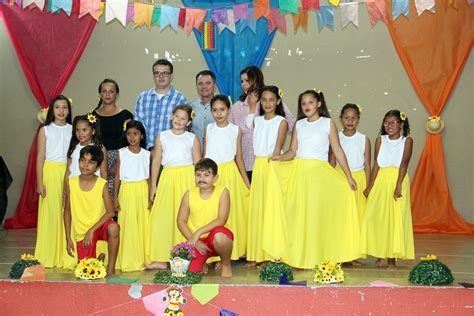 Alunos emocionam público na festa junina do Projeto Raio de Sol de