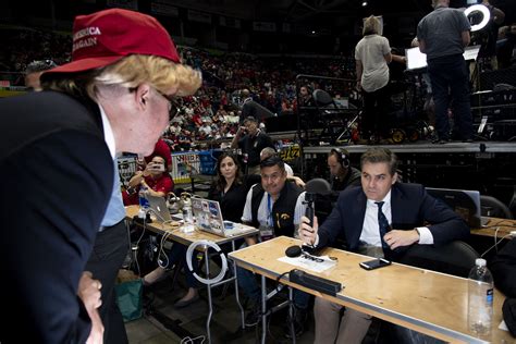 To Trump supporters, CNN’s Jim Acosta is an enemy and a selfie trophy - Columbia Journalism Review