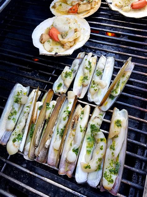 [Homemade] Grilled razor clams and scallops. | Big green egg recipes ...