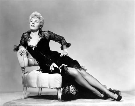 20 Stunning Black And White Photos Of Shelley Winters When She Was