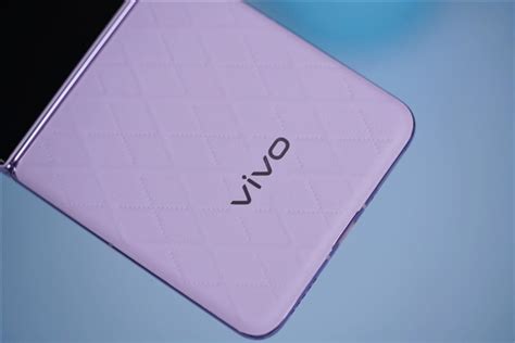 3英寸最大外屏轻奢小折叠vivo X Flip图赏 快科技 科技改变未来