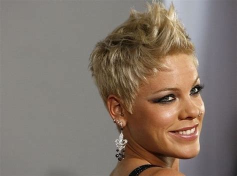 The 18 Greatest Celebrity Pixie Cuts Of The Past Decade Short Layered Haircuts Short Hair