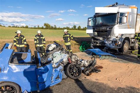 Oberfranken 29 Jähriger stirbt bei Crash mit Lastwagen Oberfranken