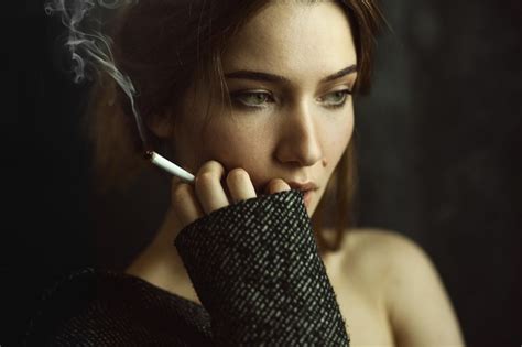 Create meme "girl portrait, Smoking girl, thoughtful girl" - Pictures - Meme-arsenal.com