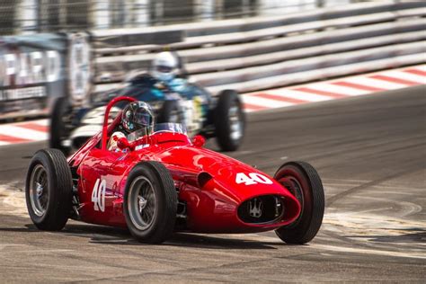 Carros De Corrida Antigos Cruzam Grand Prix Historique Em M Naco