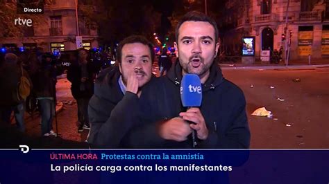 V Deo El Reportero De Tve Tambi N Sufri El Acoso Del Mismo Exaltado