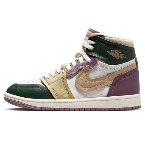 Hol Dir Den WMNS AIR JORDAN 1 MM HIGH In GALACTIC JADE DESERT SAIL SKY