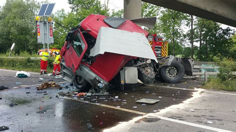 A Nach Schwerem Unfall Bei Sonsbeck Voll Gesperrt