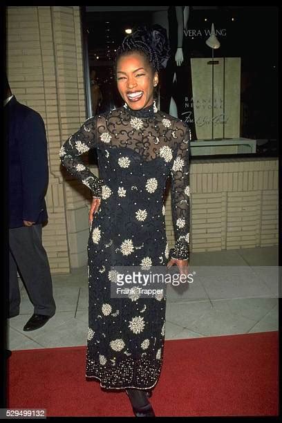 Angela Bassett 1995 Photos And Premium High Res Pictures Getty Images