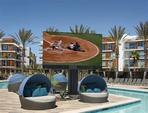 This giant outdoor LED TV takes just 40 seconds to get ready