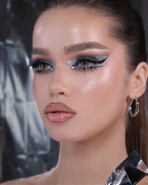 Unleash The Magic: Holiday Makeup Looks For Stunning Blue Eyes