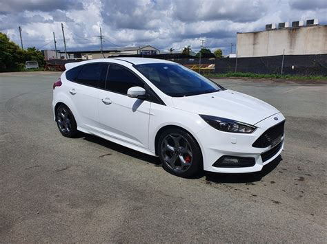 2017 Ford Focus St Brenden1975 Shannons Club