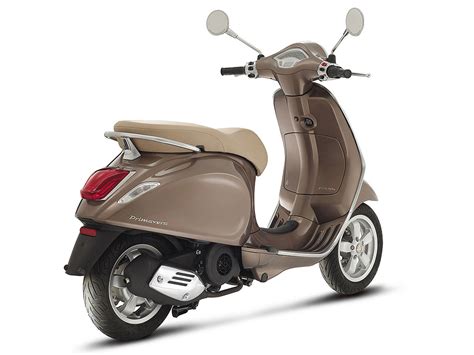 Vespa Primavera Motor Scooter Guide