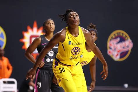 Sparks Re Sign Nneka Ogwumike Beyond Women S Sports