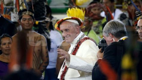 Papa Francisco en Puerto Maldonado sumo pontífice lució regalos de