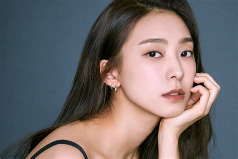 Se confirma que Bora protagonizará el próximo el drama de Ahn Eun Jin