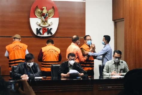 Foto Hakim Pn Surabaya Ngamuk Saat Kpk Umumkan Tersangka Ini Omong