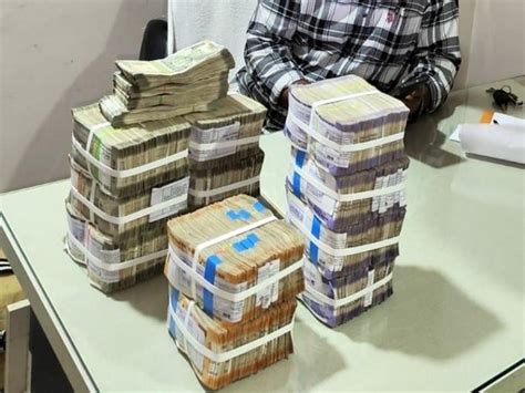 Andhra Pradesh Police Seize Rs Crores From Car At Nakkapalli Toll Plaza