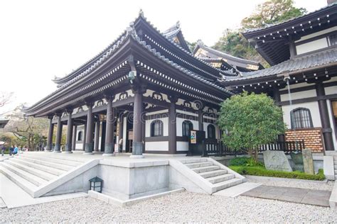 Kanon Hace El Pasillo En Templo De La Neblina Dera Imagen De Archivo