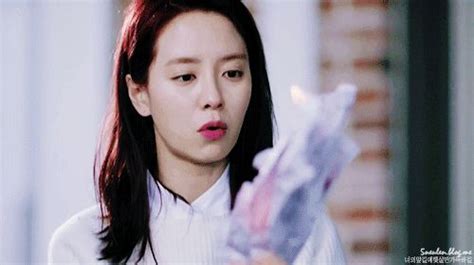 Song Ji Hyo starring in Emergency Couple. © on gif