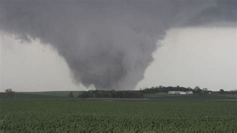 Tornado Drops On Canadian Wedding Photo Shoot Helps Create Stunning