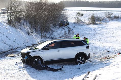 Tödlicher Unfall auf A7 Ersthelfer 28 stirbt zwei Frauen schwer