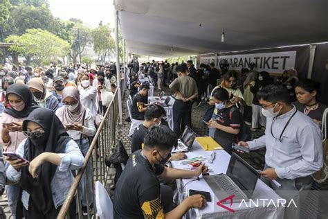 Penukaran Tiket Konser Musik Allo Bank Festival ANTARA News