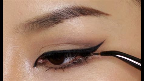 Perfect Winged Eyeliner Using Tape Youtube