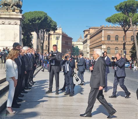 VIDEO L Italia In Festa Per Il 2 Giugno Medici E Infermieri Aprono