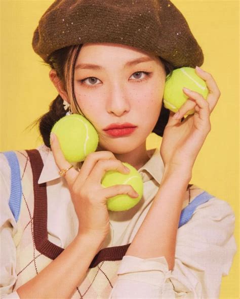 Pin By On Slugg Red Velvet Photoshoot Red Velvet Seulgi