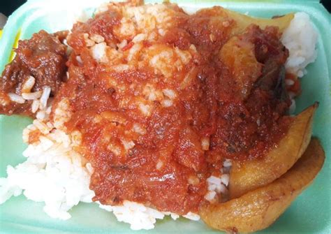 Rice and stew with fried dodo Recipe by Chioma ogbu - Cookpad