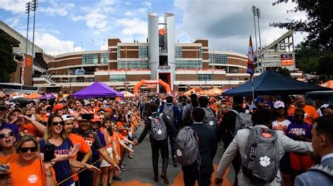 Clemson Football: TV, streaming - How to watch Tigers-Gamecocks