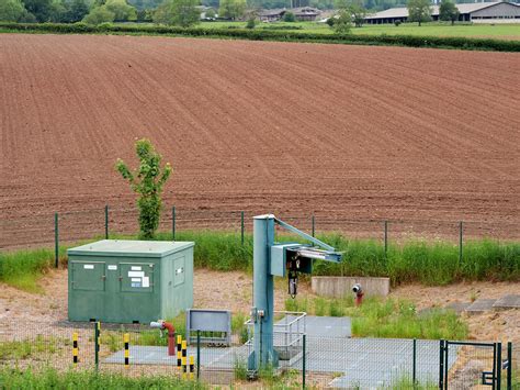 Pumping Station And Farmland David Dixon Cc By Sa Geograph