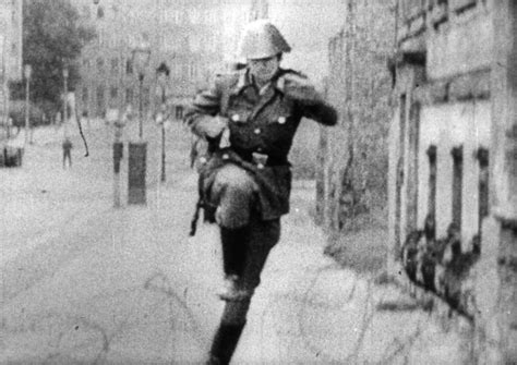 Conrad Schumann Defects To West Berlin 1961 Mit Bildern Berliner