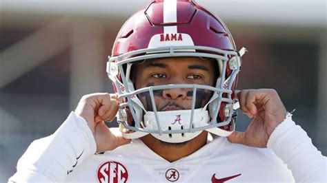 Watch Dolphins Qb Of The Future Tagovailoa Gives Mom The Ultimate T