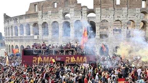 Dopo La Festa Della Roma La Procura Federale Apre Una Inchiesta