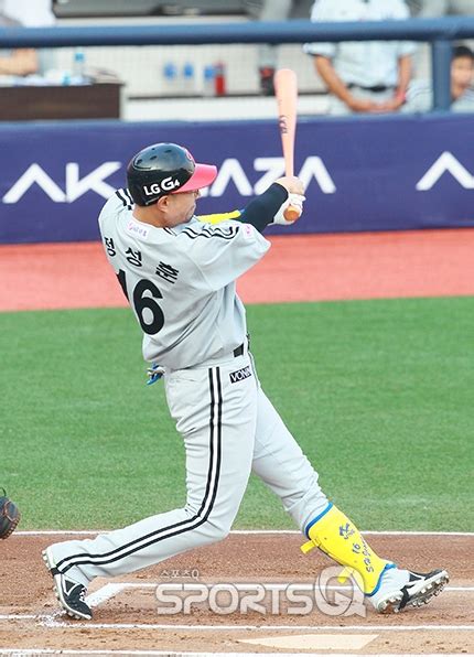 포토q Lg 정성훈 Kbo 14번째 2700루타 작렬 스포츠q큐