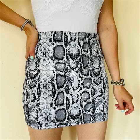 Better Be Skirts Better Be Bodycon Elastic Snake Skin Print Mini