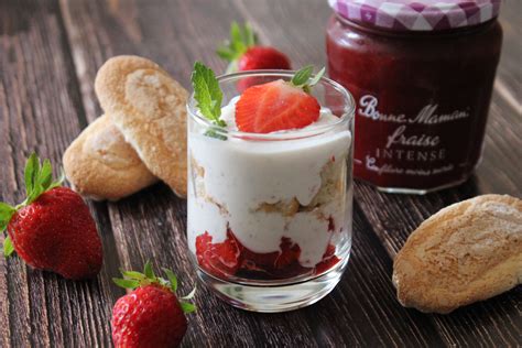 VERRINE FAÇON CHARLOTTE AUX FRAISES Les Petits Plaisirs de Doro