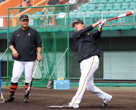 写真：【巨人】坂本勇人が打棒復活へ 中田翔に「グリップの握り方」など教え請う 東スポweb