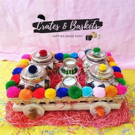 Multicolor MDF Basket Material Festivals Gift Hamper For Gifting