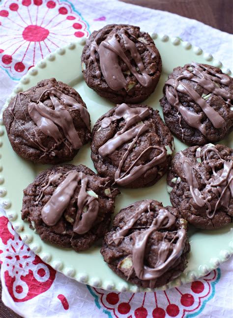 Chocolate Mint Chip Brownie Cookies - I Dig Pinterest