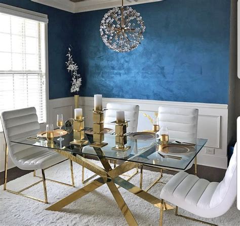 Rich Accent Wall Finish For A Dining Room Troweled With Metallic