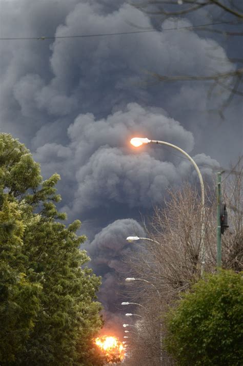 Las Fotos Del Incendio En La Refinería De Ypf