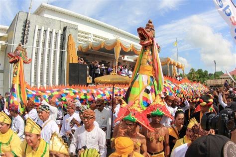 Upacara Adat Kalimantan Paling Menarik Kata Omed