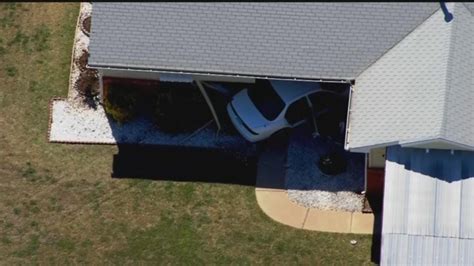 Crews Called After Car Crashes Into Sw Okc Home